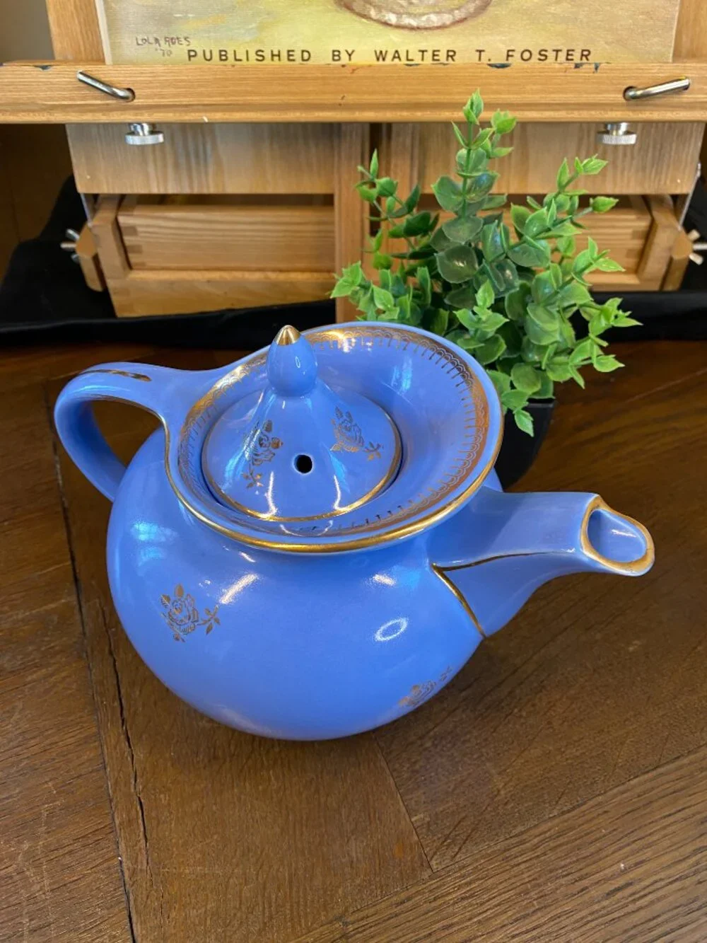 Vintage 1940's Hall China 6-cup Windshield Teapot Cadet Blue w/Gold Rose Motif
